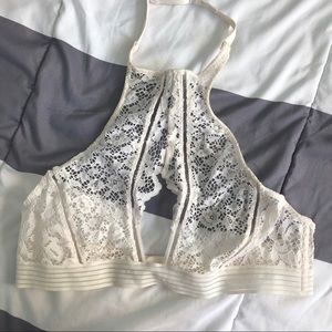❣️ 4/$20 - White Halter Lace Bralette